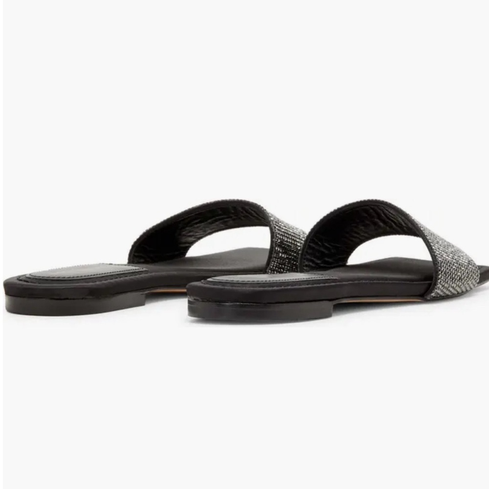 Good American Crystal Crush Standout Slide
Sandal - Picture 4 of 13